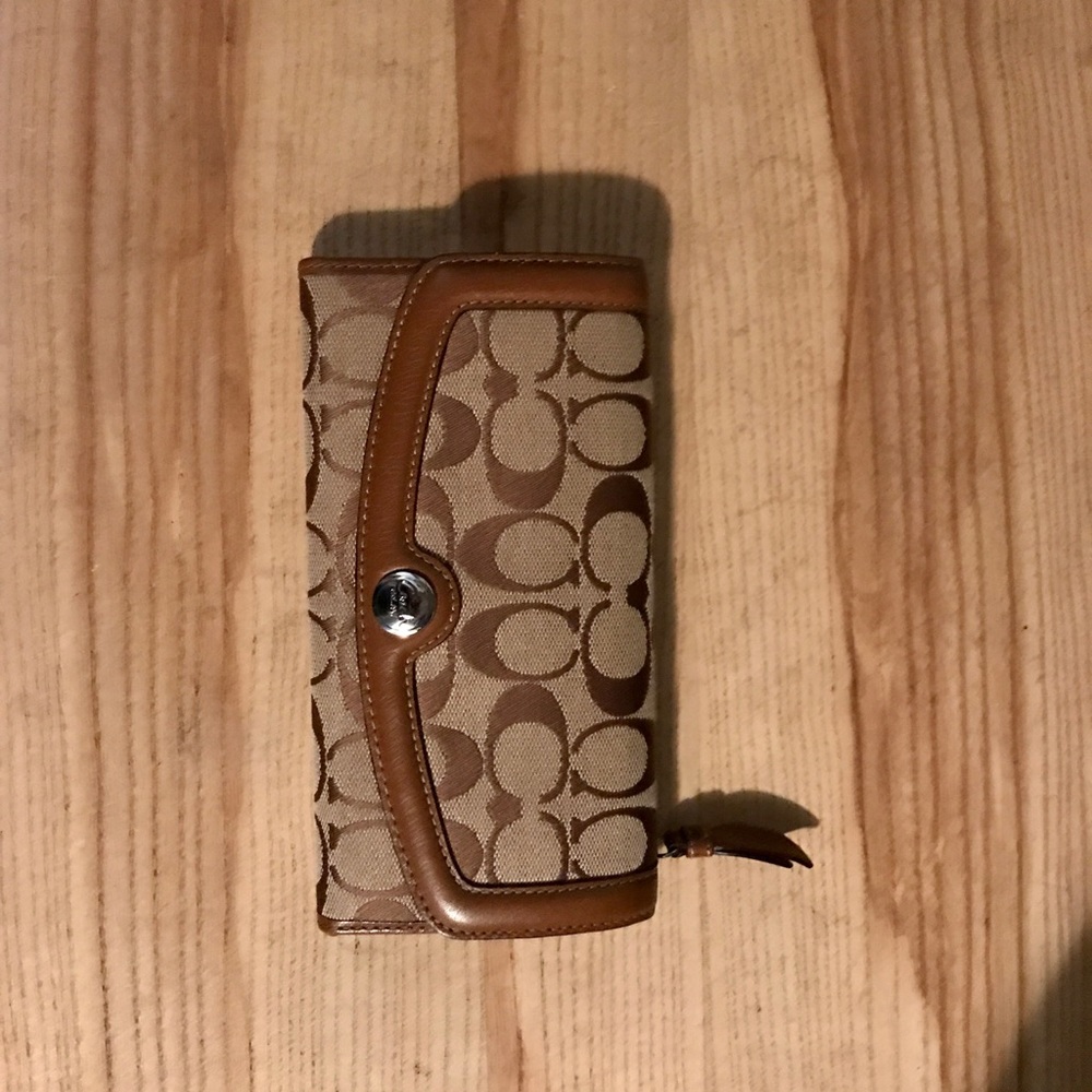 Coach Women’s Signature Wallet